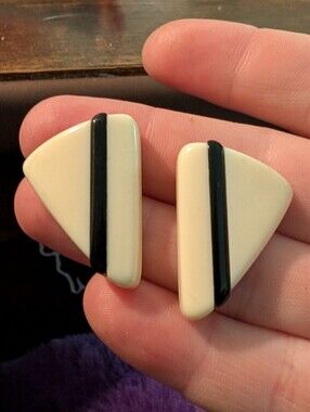 AVON "Color Waves" 1987 Vintage Cream And Black Pearced Earrings